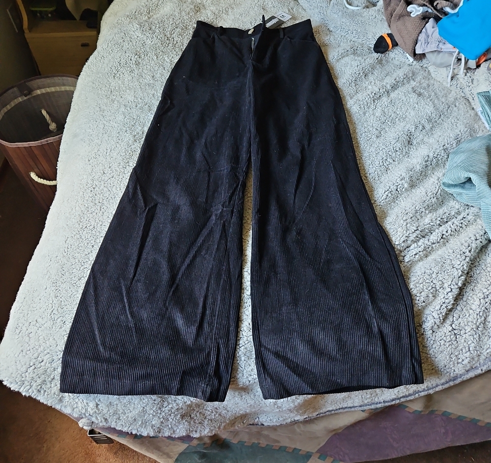 Elegant Black Wide-Leg Pants
